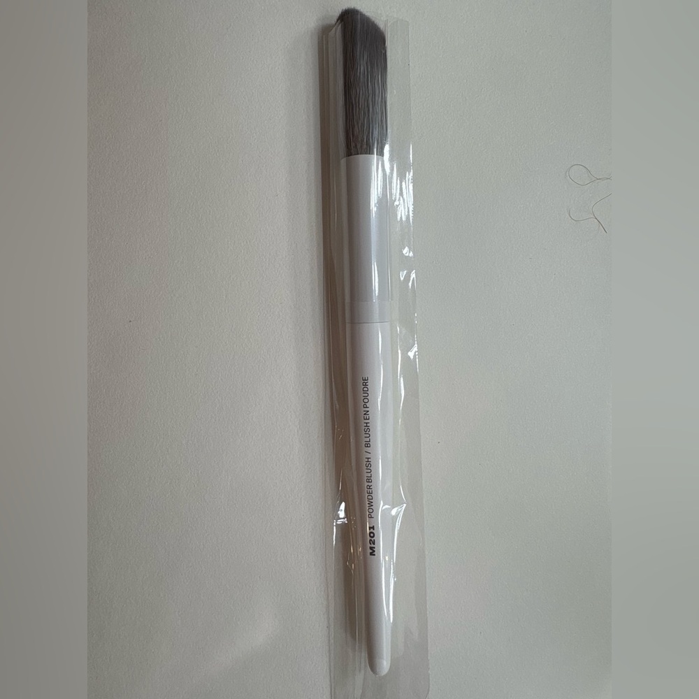 5/$60 Morphe M201 Professional Angled Powder Blush Brush NEW - Picture 2 of 13